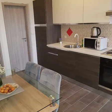 Luce I Miho Apartament Nin