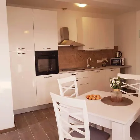 Apartament Luce I Miho