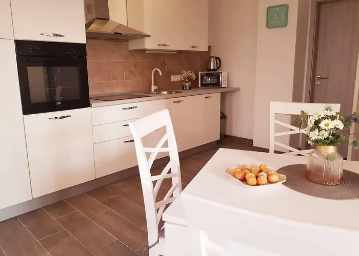 Luce I Miho Apartamento Nin